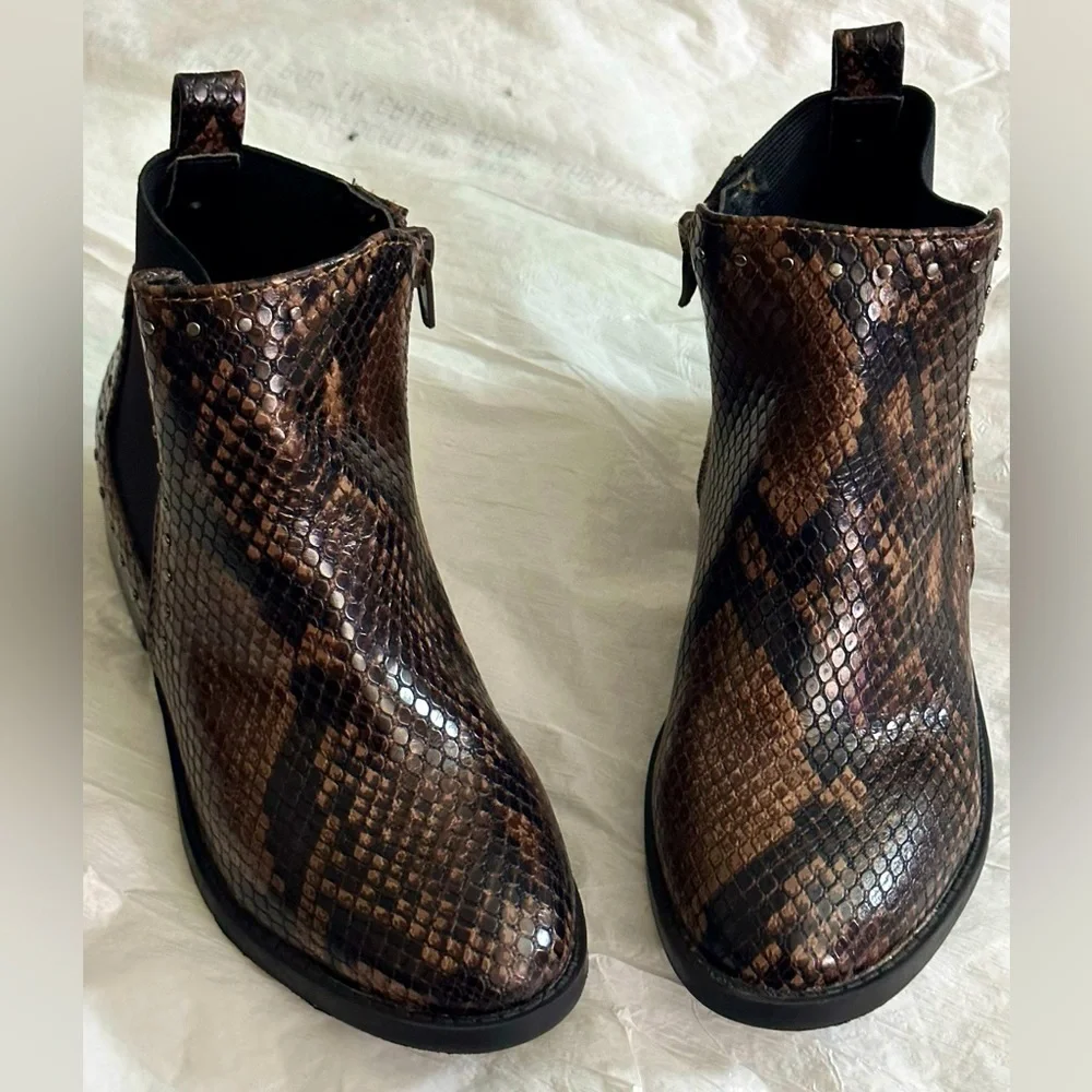 Steve Madden Girls' JCase Snake Embossed Low Heel Booties Sz 13 Used – Like New